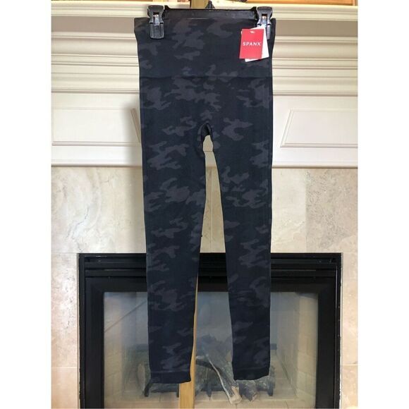 Spanx by Saba Blakely Women’s Black Camo Compression Activewear Pants XS NWT - Picture 1 of 6